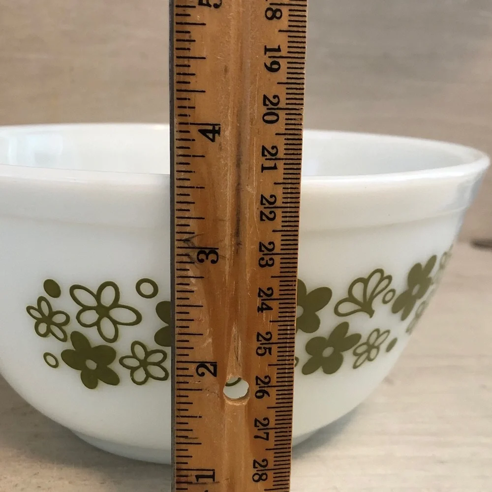 Vintage Pyrex 402 1.5 Qt. Spring Daisy Blossom Bowl White & Avocado Green